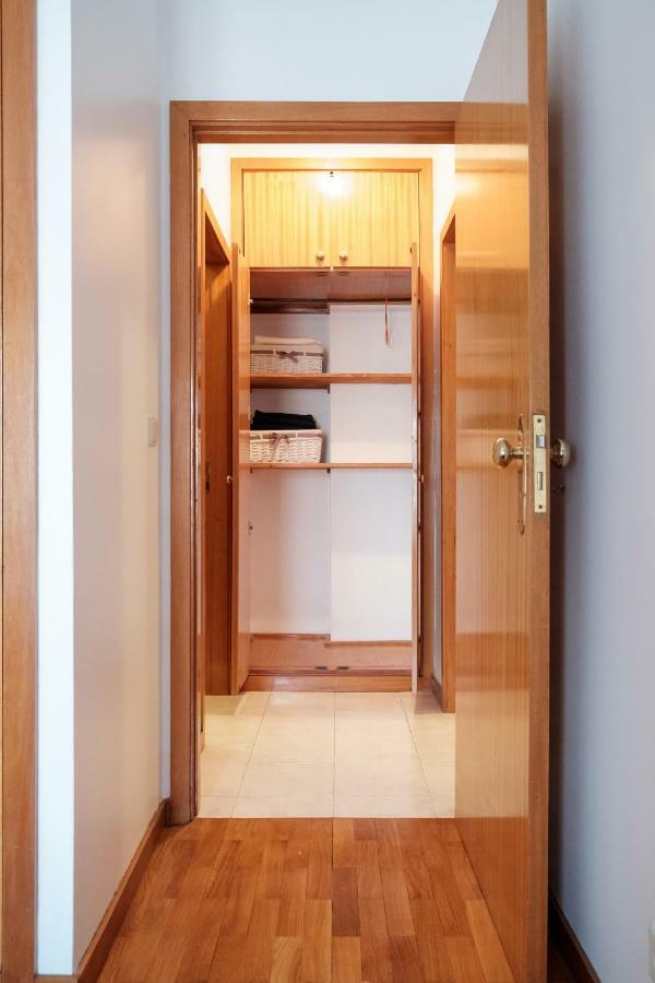 Apartment With Balcony In The Square Porto Luaran gambar