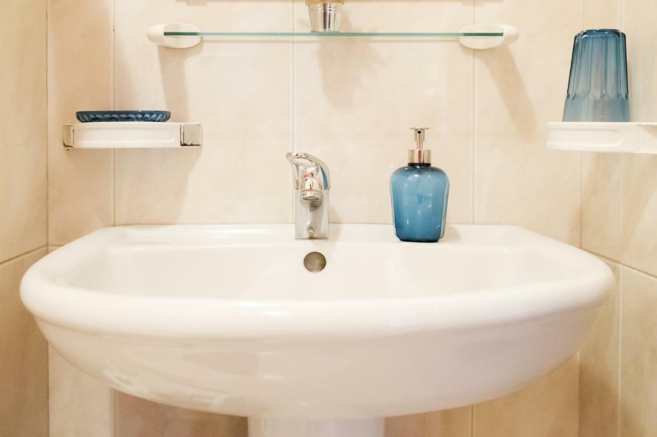 Apartment With Balcony In The Square Porto Luaran gambar
