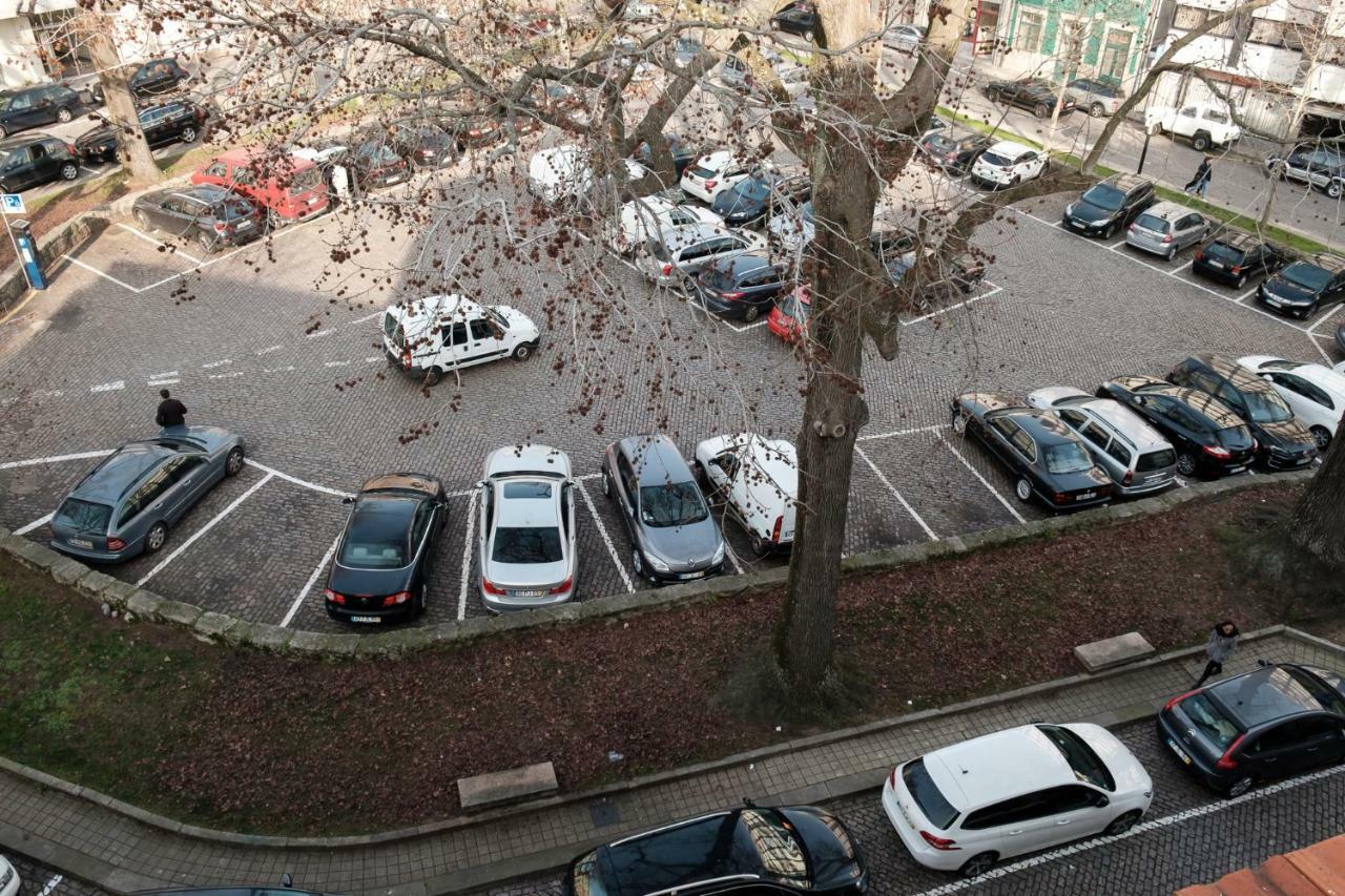 Apartment With Balcony In The Square Porto Luaran gambar