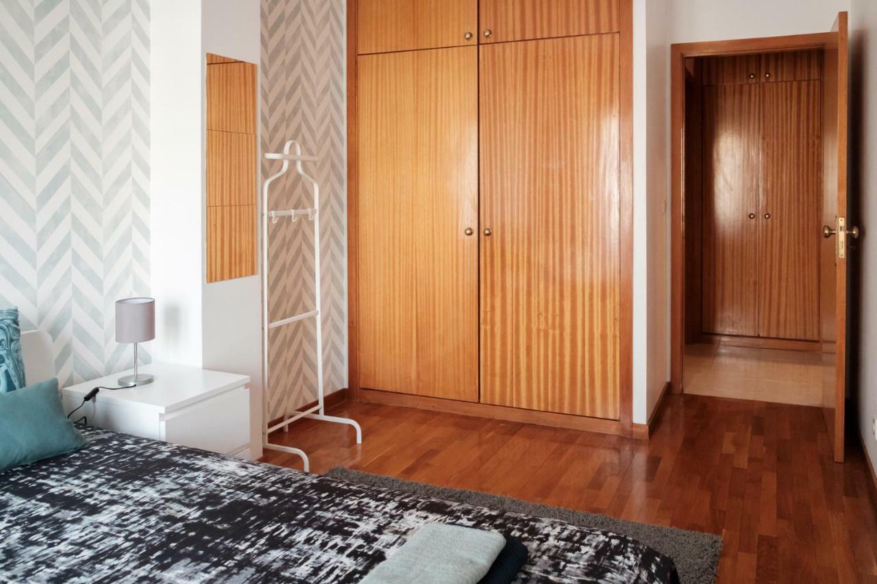 Apartment With Balcony In The Square Porto Luaran gambar