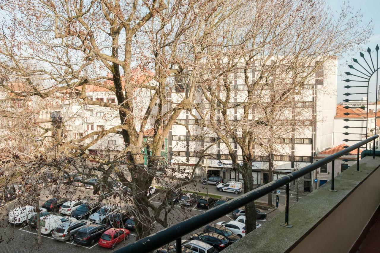Apartment With Balcony In The Square Porto Luaran gambar