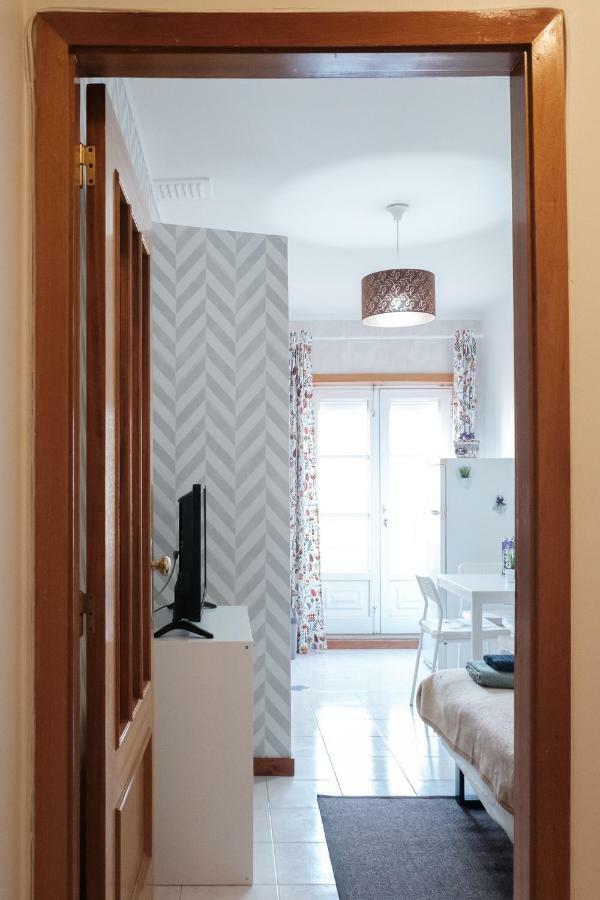 Apartment With Balcony In The Square Porto Luaran gambar